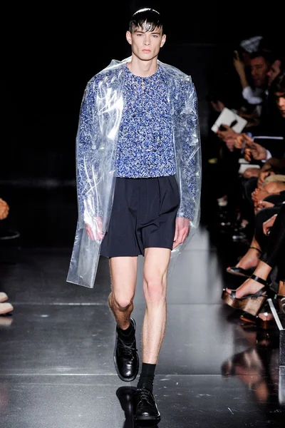 Look 18